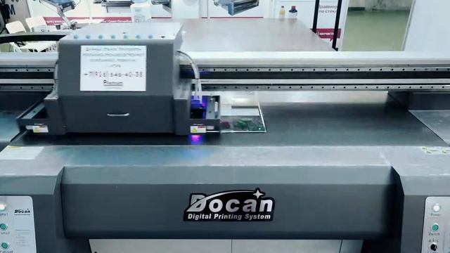 Презентация планшетного УФ-принтера Docan M10 для широкоформатной печати смотреть онлайн