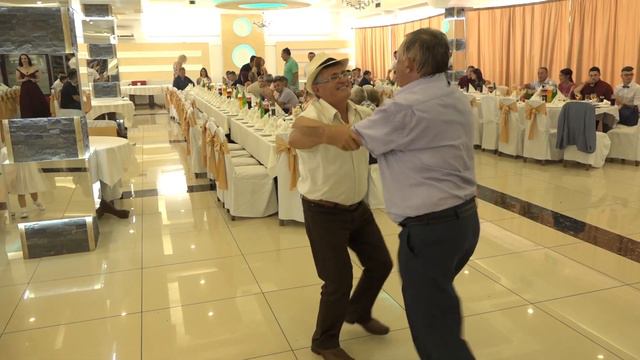 Orkestar Borka Radivojevica TIGROVI - START MIX KOLA, Punoletstvo Kod Milosa