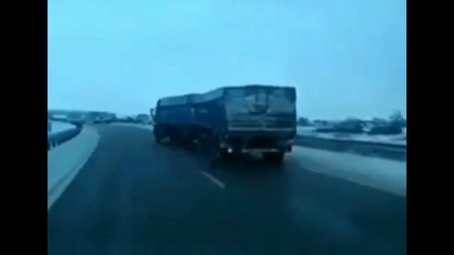 Нам что , у нас сидячая работа. ДАЛЬНОБОЙЩИКАМ посвещается (клип#3) смотреть онлайн