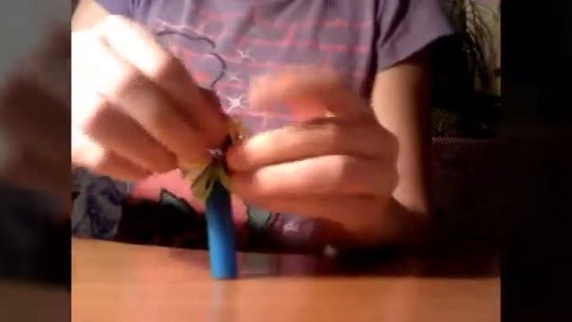 Как сделать из резинок для плетение .ПЕРО смотреть онлайн