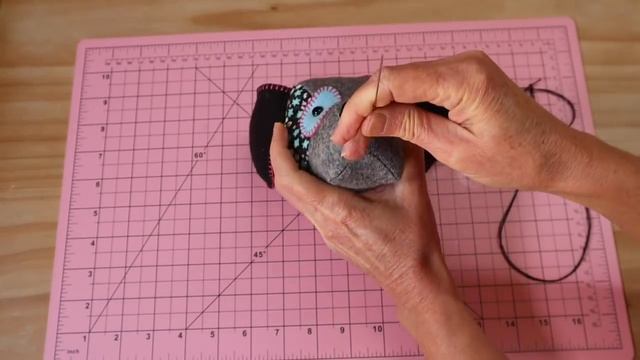 Patchwork Scrappy Dog || FREE PATTERN || Full step by step Tutorial with Lisa Pay смотреть онлайн