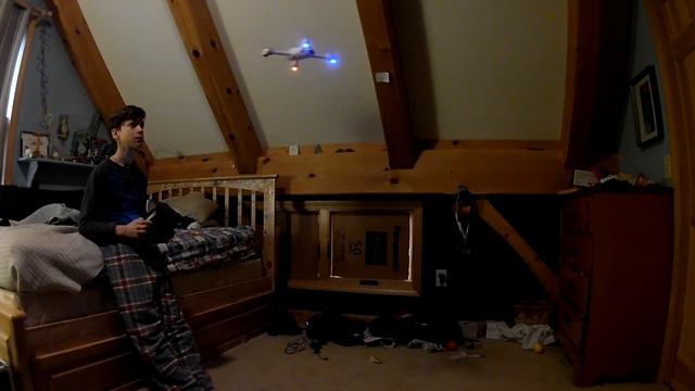 can it fly inside? YES IT CAN! The hubsan x4 Desire смотреть онлайн