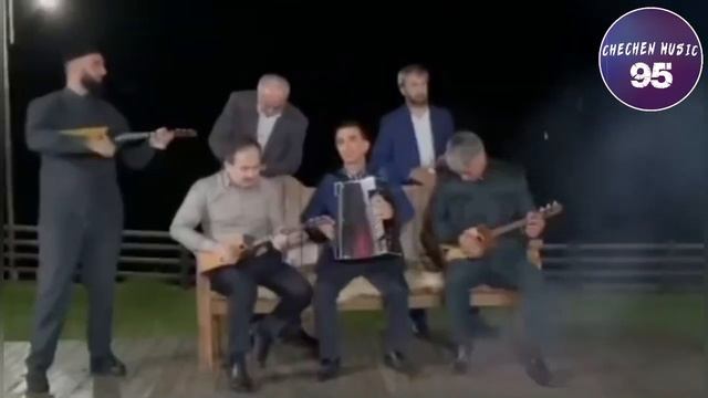КРАСИВЫЙ ВЕЧЕР В КРУГУ ДРУЗЕЙ ХАЗА ИЛЛИ смотреть онлайн