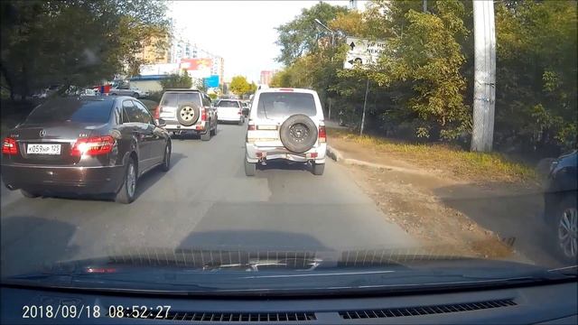 Осторожно дебил на дороге