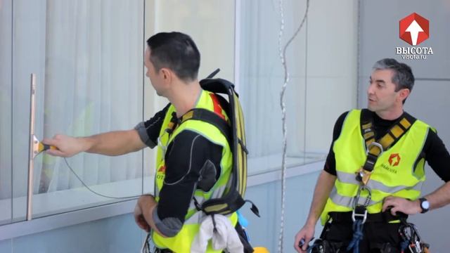 Обслуживание и ремонт светопрозрачных фасадов Дома правительства Московской области | ООО «Высота» смотреть онлайн