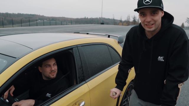 Nejsilnější seriový čtyřválec na světě! l Souboj mercedesů A45s AMG vs A35 AMG l Drift mode?!? смотреть онлайн