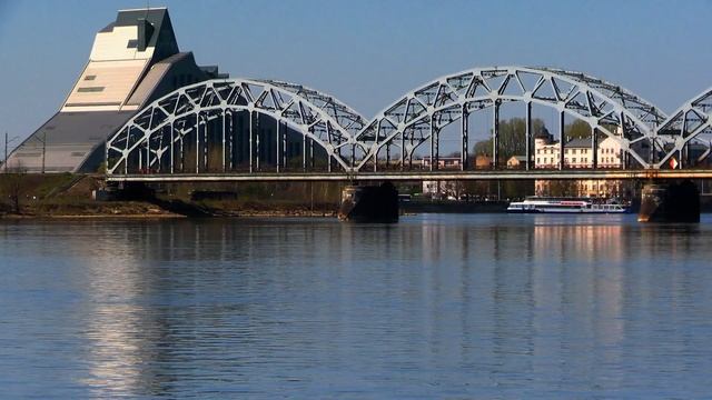 Голубая река. Апрель смотреть онлайн