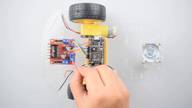 WI-fi controlled wireless robot car with NodeMCU ESP8266-12e using Mert Arduino Application смотреть онлайн