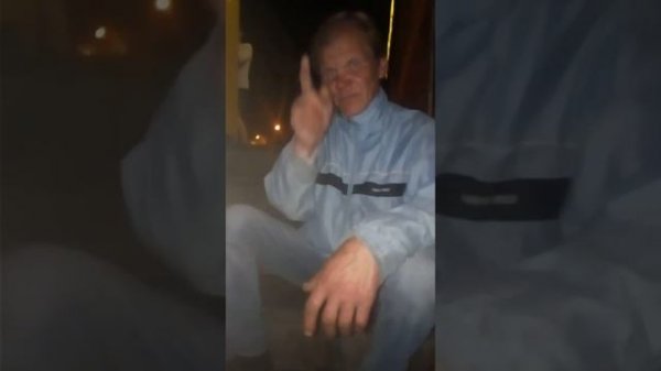 Бомж Игорь читает собственное стихотворение город Великий Новгород дискаунт бар Kill Fish