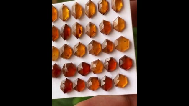 Гессонит бусы натуральные камни. Магазин ИЗ КАМНЕЙ смотреть онлайн