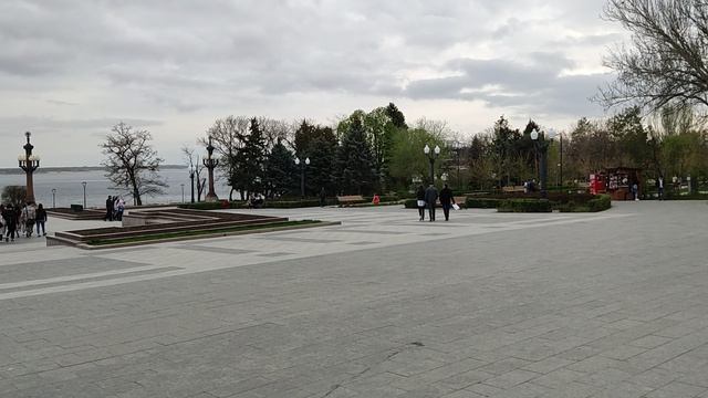 Аллея героев и набережная в городе-герое Волгоград. смотреть онлайн