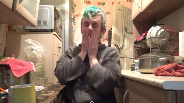 обжор мукбанг жареная новага макароны и морс с вишнёвого варенья с помойки