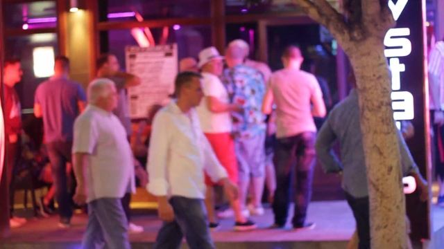 Испания остров Майорка Магалуф Ночная жизнь куча ФРИКОВ (Magaluf Majorca)