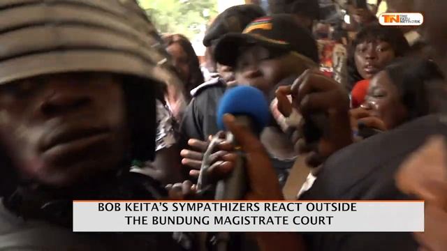 BOB KEITA'S SYMPATHIZERS REACT OUTSIDE THE BUNDUNG MAGISTRATE COURT смотреть онлайн