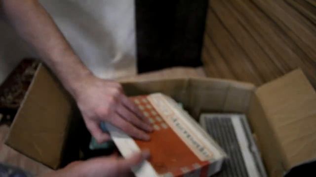 Разбор небольшого склада с радиодеталями времен СССР. Начало смотреть онлайн