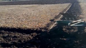 Вспашка поля. МТЗ-80 с плугом ПЛН-3-35.