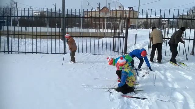 01.03.18 Дневная тренировка Одеваем лыжи смотреть онлайн