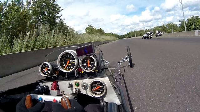 Atco 8-21-22 first round Andrew Miller in Berserk Dragster running Mike Grafas in his 63" Vette. смотреть онлайн