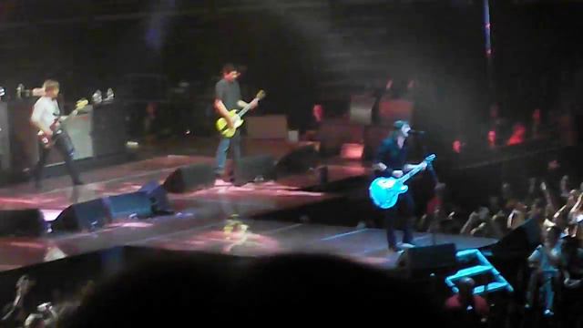 Walk - Foo Fighters 11-10-11 смотреть онлайн