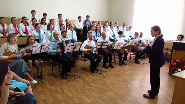 Ансамбль народных инструментов. Дирижирует Елена Нурбей. "Музыкальный привет" смотреть онлайн