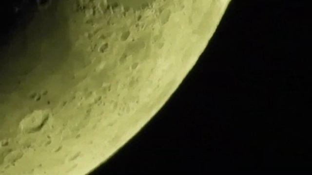 Увеличение луны,когда еще не стемнело с Nikon Coolpix p1000. смотреть онлайн