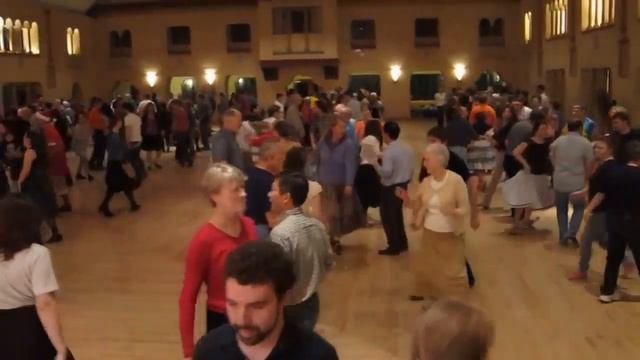 "Great Big Taters" at Glen Echo, MD Contradance 2011-12-16 / CALLER: Charles Harvey смотреть онлайн