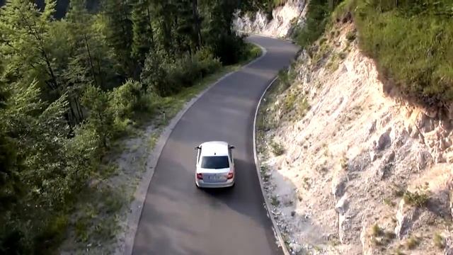 Skoda Rapid смотреть онлайн
