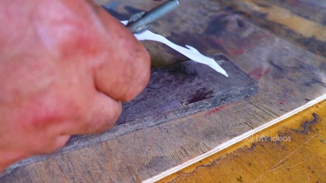 OLD AND RUSTY KNIFE RESTORATION | MADE OF LEAF SPRING смотреть онлайн