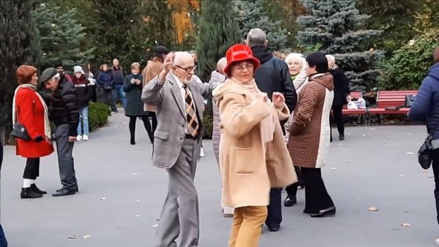 А ЛЮБОВЬ ПРОКАЗНИЦА С ЧУВСТВАМИ ИГРАЕТСЯ смотреть онлайн