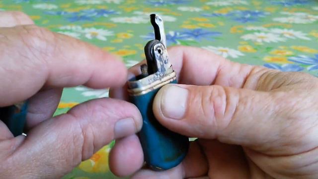Very old vintage RADOMAT petrol pocket lighter Очень старая бензиновая карманная зажигалка смотреть онлайн