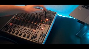 Behringer xenyx X1622 usb (fr)