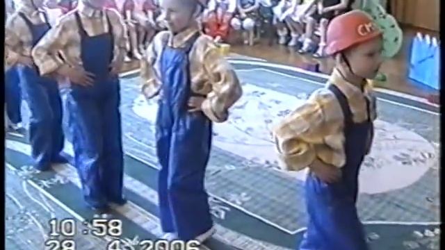 Танец строителей "МЫ ПОСТРОИМ ДОМ" муз.рук.Парахневич И.П. смотреть онлайн