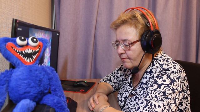 РЕАКЦИЯ МАМЫ НА [наше последнее лето - твое имя] смотреть онлайн