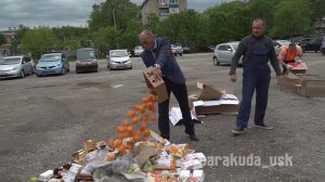 Виталий Наливкин уничтожает санкционную продукцию.