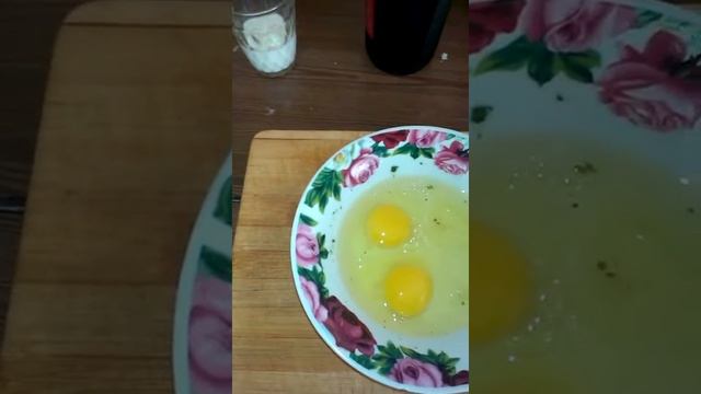 Как отделить желток и белок. смотреть онлайн