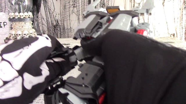 Death Reviews: Super Megatron - Voyager - Generations Selects смотреть онлайн