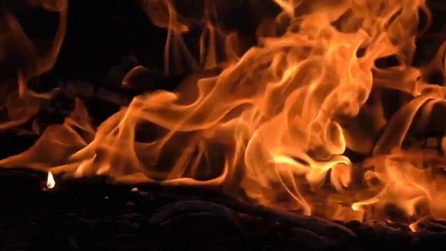 Бесконечно можно смотреть на огонь и воду. Особенно, если это костёр на берегу реки смотреть онлайн