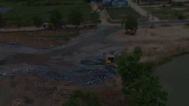 Good Action Dozer Shantui in sand Collaborate to Build New Road skills Land Filling Dump Trucks смотреть онлайн