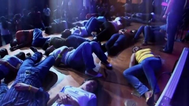 Сан-Педро-Сула, Гондурас - Пробуждение Святого Духа среди молодежи [с переводом] смотреть онлайн