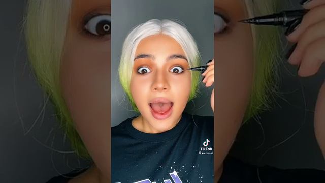 Валя КАРНАВАЛ покрасилась в зеленый цвет.Зачем?