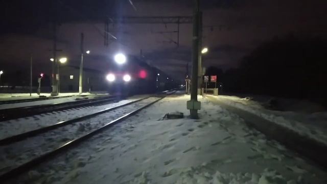 ЭП20 со скорым поездом 100А сообщением Москва-Апатиты, станция Дорошиха смотреть онлайн
