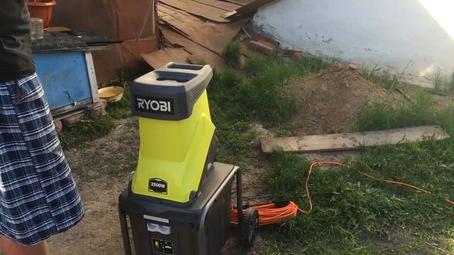 Измельчитель садовых веток RYOBI RSH2545B смотреть онлайн