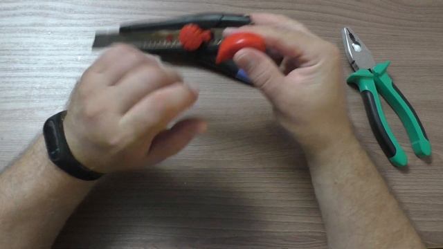 Как отломать затупившиеся лезвие Канцелярского ножа смотреть онлайн