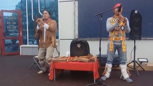 Yarik Ecuador. Веселая красивая музыка. Индейцы играют на флейтах. смотреть онлайн