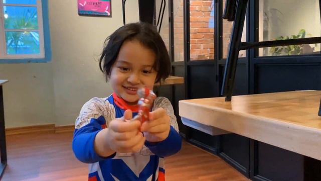 Ultraman Zero Kids Fight Monster | NANAYAYO KIDS смотреть онлайн