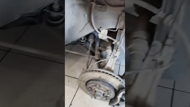 Меняем стойки Ниссан Серена... смотреть онлайн