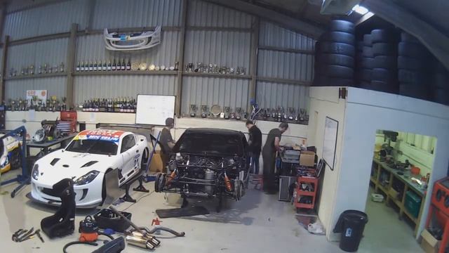 Race car timelapse build of at Ginetta G55 2016 смотреть онлайн