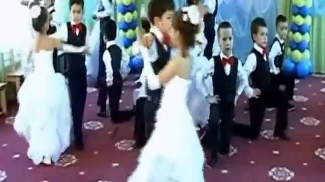 Выпускной вальс (тройки). Видео Sirin смотреть онлайн
