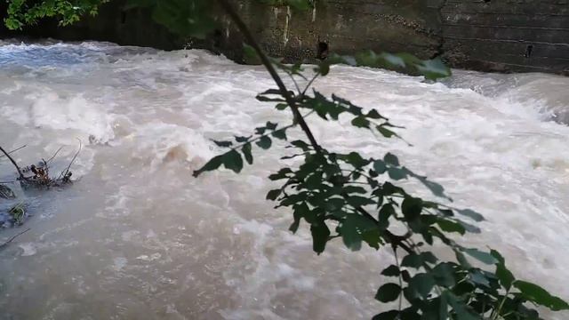 Отдых в Крыму. Ялта, Крым. Река Учан-Су смотреть онлайн