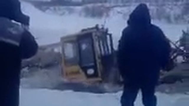 Трактор на озере смотреть онлайн
